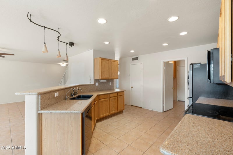 2251 Parkside Ln, Phoenix, AZ 85024