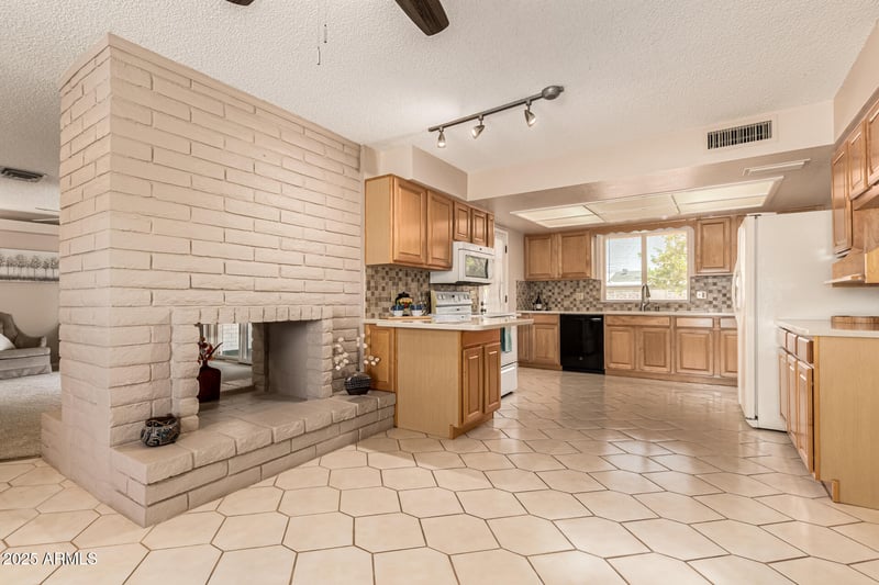 2253 Encanto St, Mesa, AZ 85213