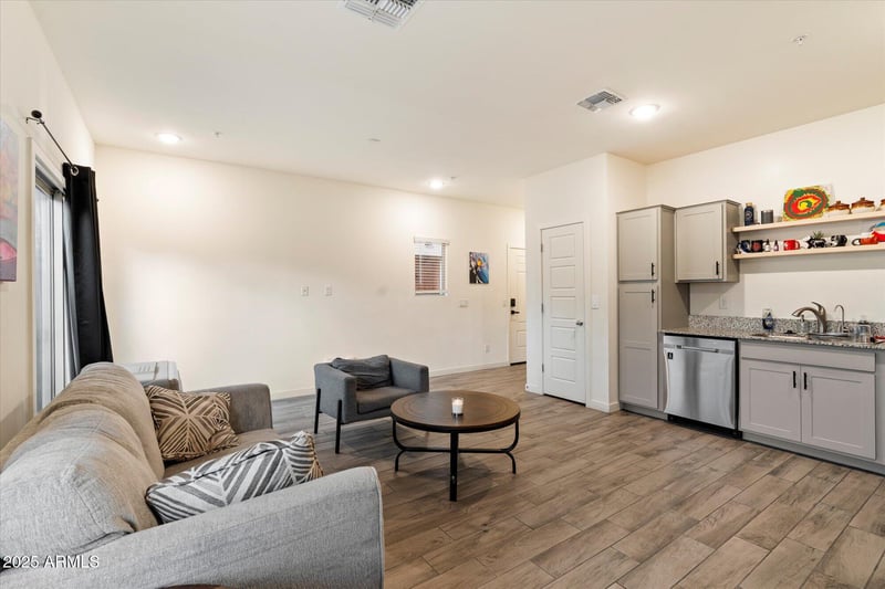 2259 Harmont Dr, Phoenix, AZ 85021