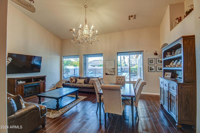 2260 E Indian Wells Dr, Chandler, AZ 85249