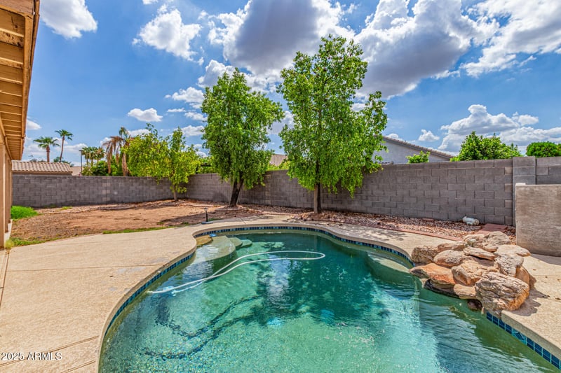 2265 Manor Dr, Gilbert, AZ 85296