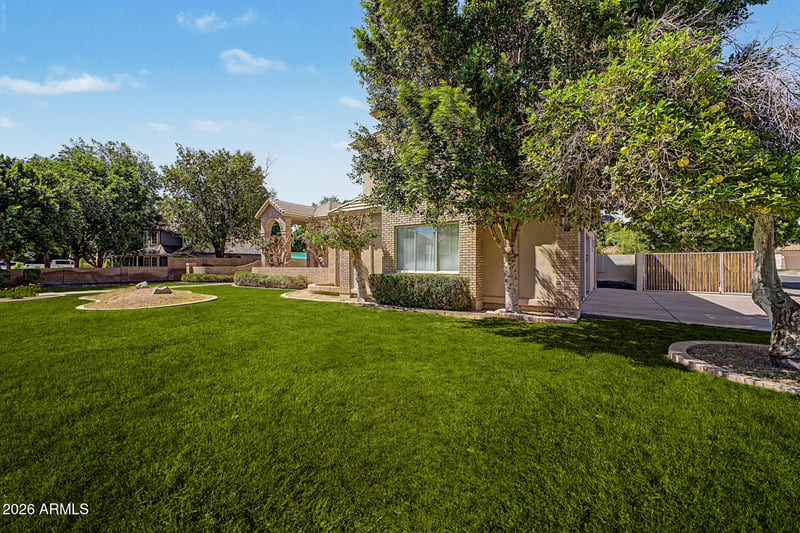 2266 E Mallory Cir, Mesa, AZ 85213