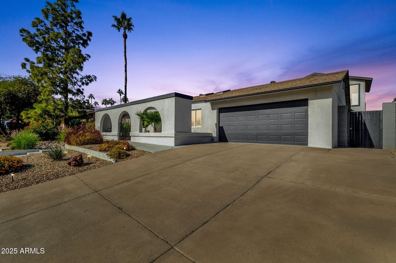 2276 Mercer Ln, Phoenix, AZ 85028