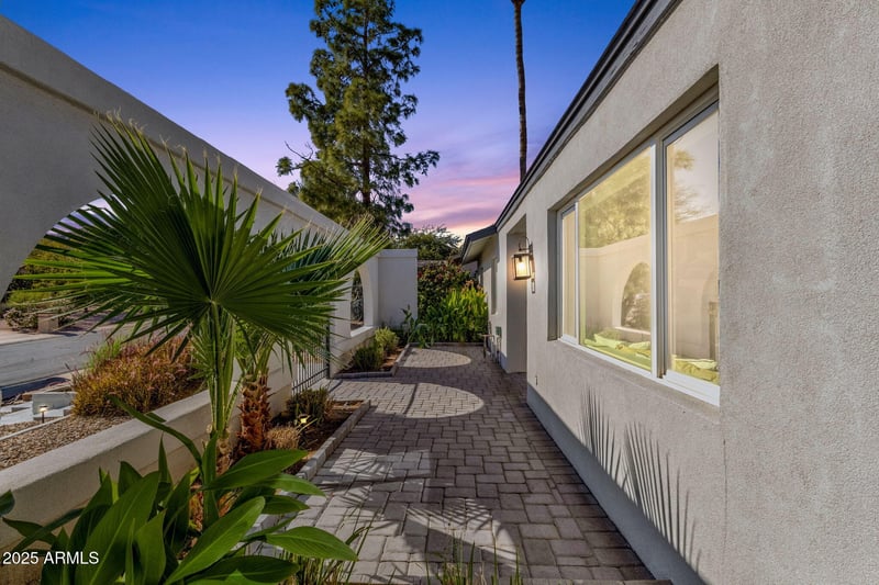 2276 Mercer Ln, Phoenix, AZ 85028