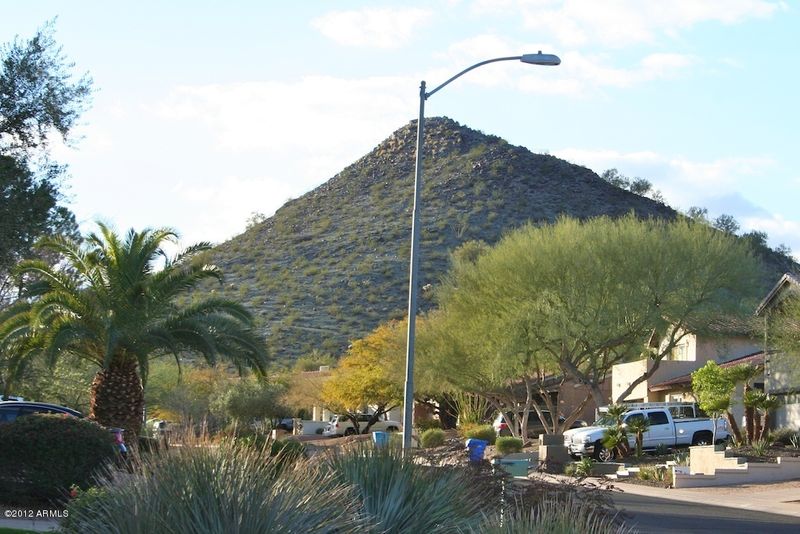 2277 E Mercer Ln, Phoenix, AZ 85028