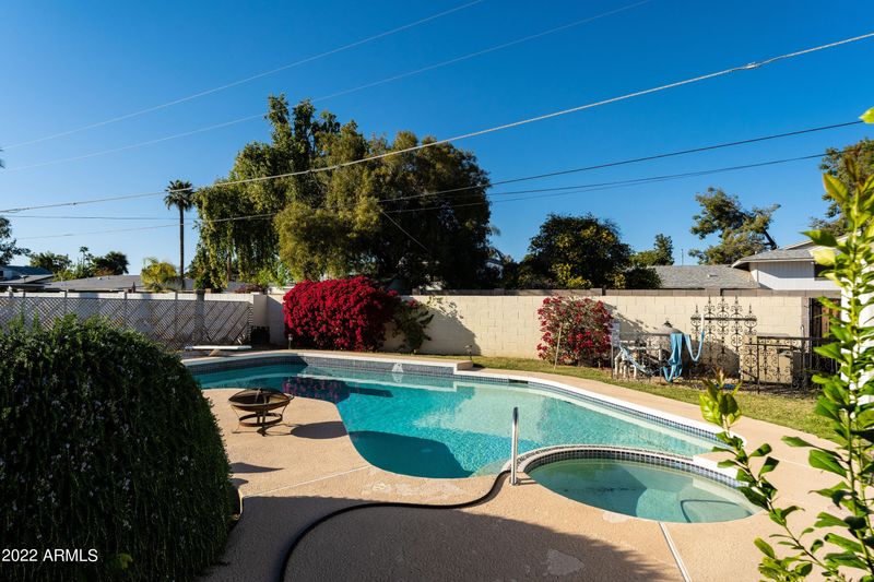 228 E El Camino Dr, Phoenix, AZ 85020