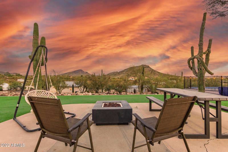 229 E Sabrosa Dr, New River, AZ 85087