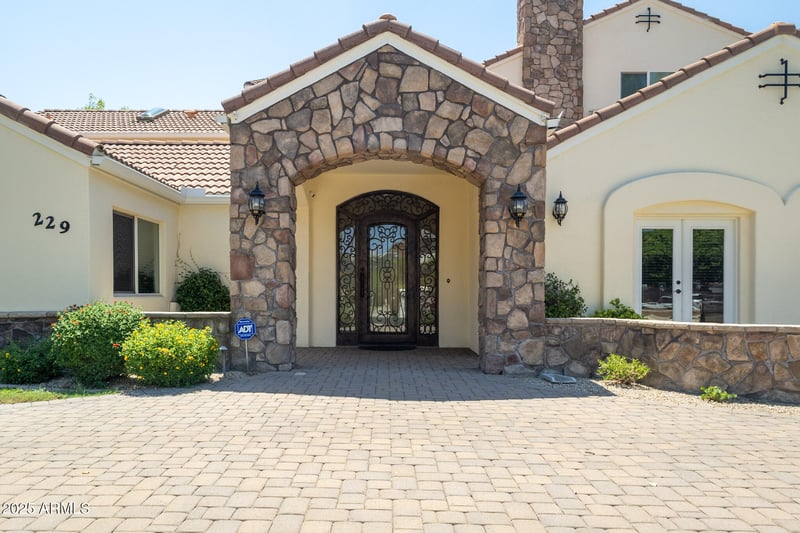 229 Vista Ave, Phoenix, AZ 85021