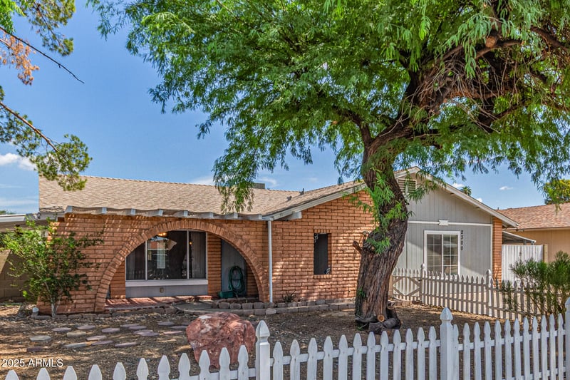 2300 Concorda Dr, Tempe, AZ 85282
