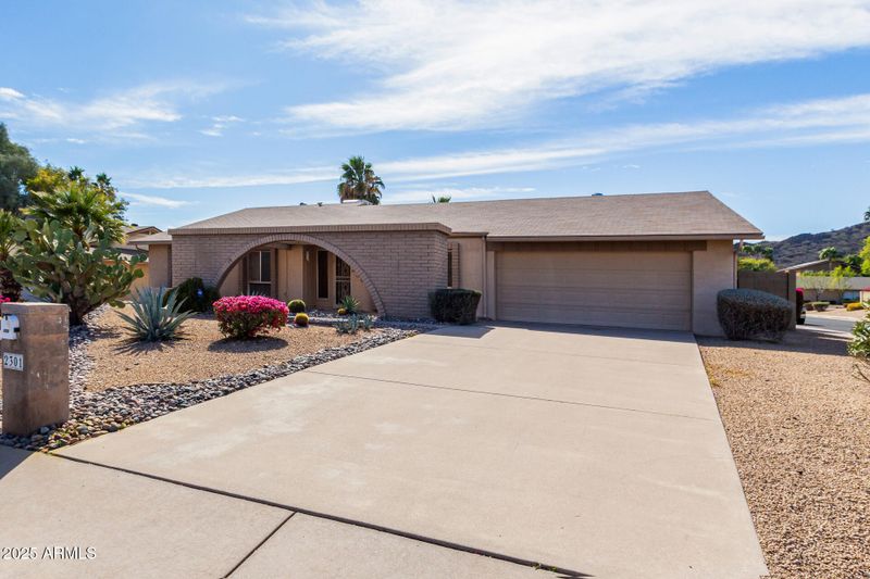 2301 E Christy Dr, Phoenix, AZ 85028