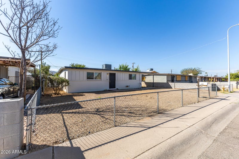 2301 Lynne Ln, Phoenix, AZ 85042