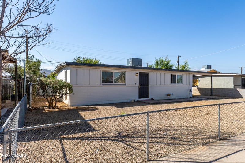 2301 Lynne Ln, Phoenix, AZ 85042
