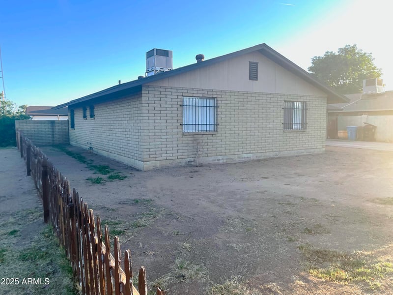 2301 Ocotillo Rd, Phoenix, AZ 85015