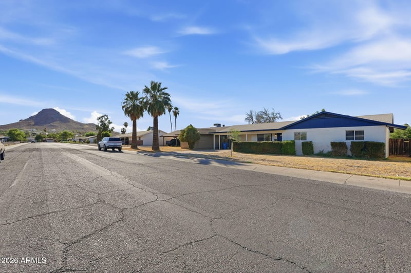 2302 E Nisbet Rd, Phoenix, AZ 85022