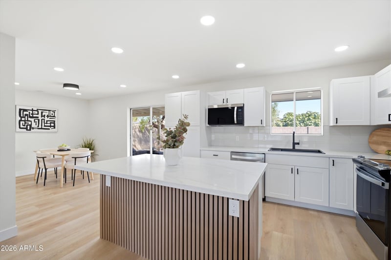 2302 E Nisbet Rd, Phoenix, AZ 85022