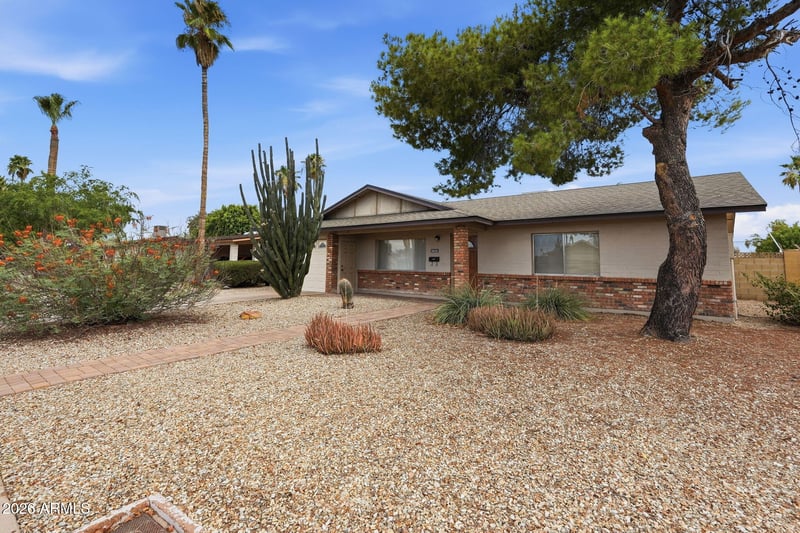 2302 E Waltann Ln, Phoenix, AZ 85022
