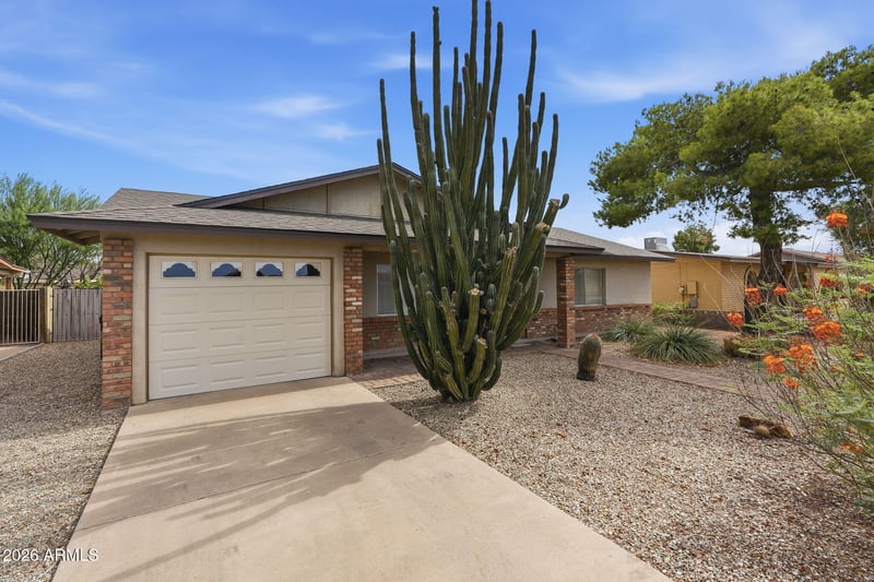 2302 E Waltann Ln, Phoenix, AZ 85022