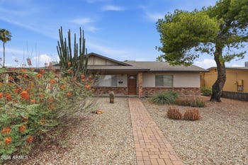 2302 E Waltann Ln, Phoenix, AZ 85022