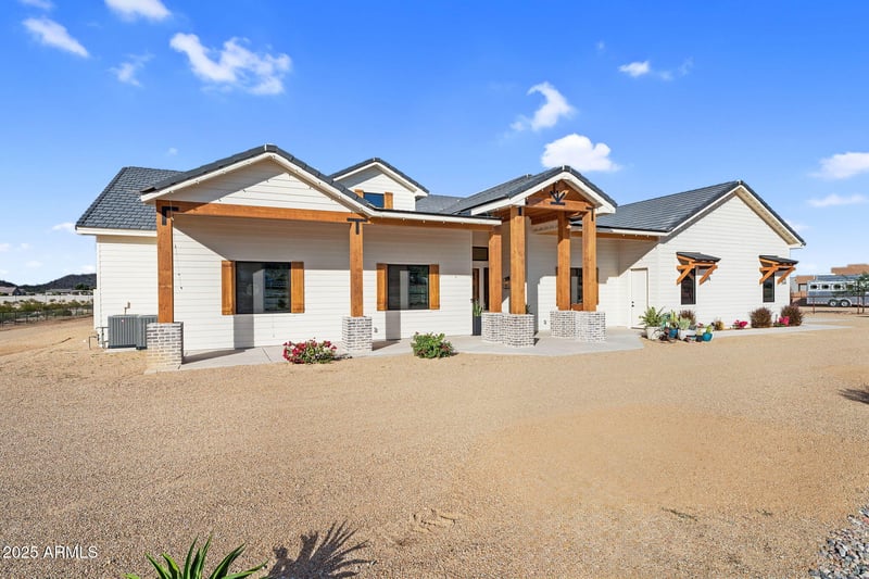 2304 Silverdale Rd, Queen Creek, AZ 85144