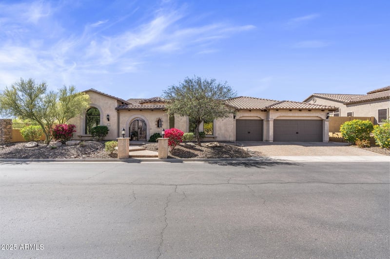 2304 Steele Cir, Mesa, AZ 85207