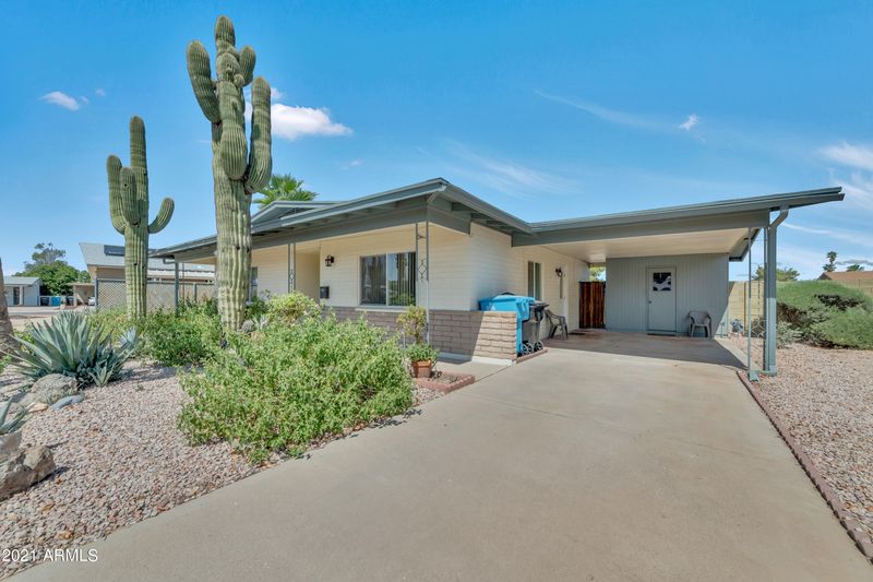2306 E Betty Elyse Ln, Phoenix, AZ 85022