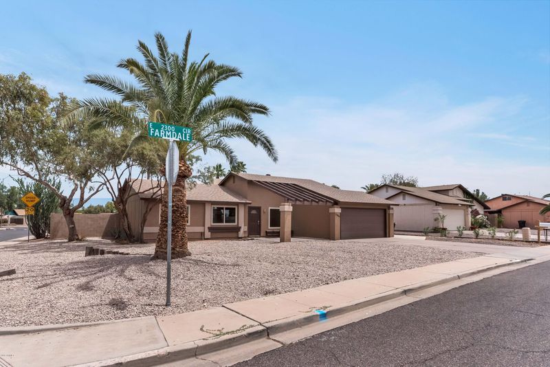2306 E Farmdale Cir, Mesa, AZ 85204