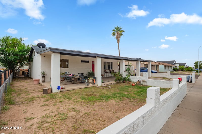231 Desert Dr, Phoenix, AZ 85041