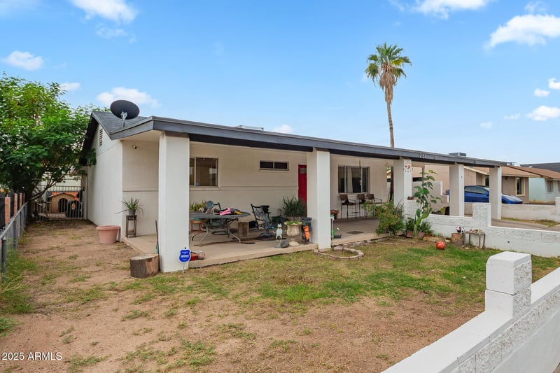 231 Desert Dr, Phoenix, AZ 85041