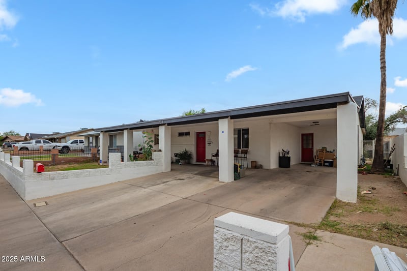 231 Desert Dr, Phoenix, AZ 85041