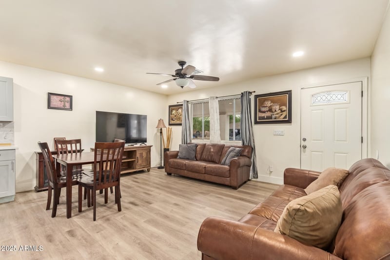 231 Desert Dr, Phoenix, AZ 85041
