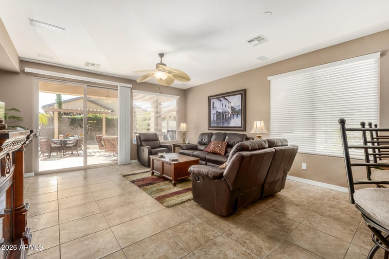 231 Ironhorse Ln, San Tan Valley, AZ 85143
