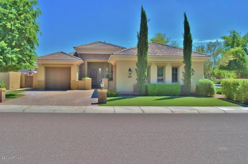 231 W New Dawn Dr, Chandler, AZ 85248