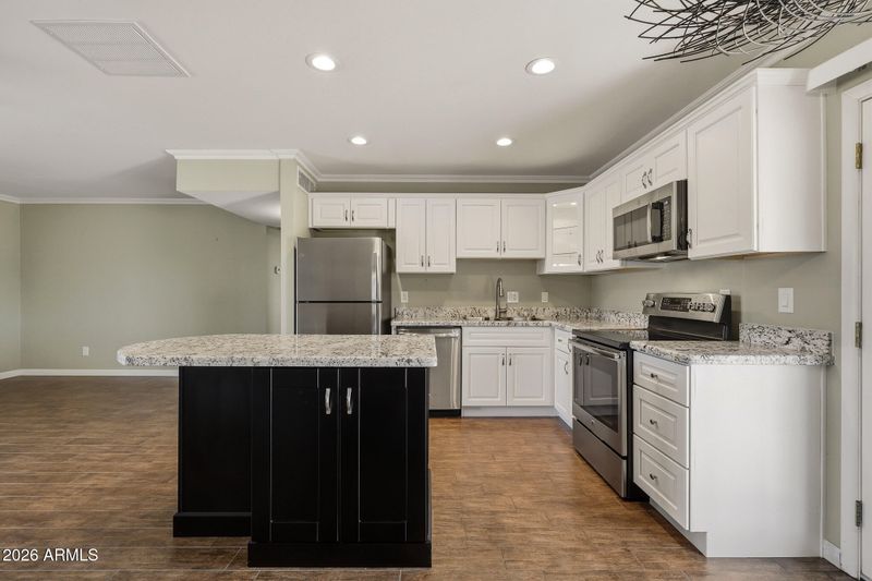 2310 E Betty Elyse Ln, Phoenix, AZ 85022