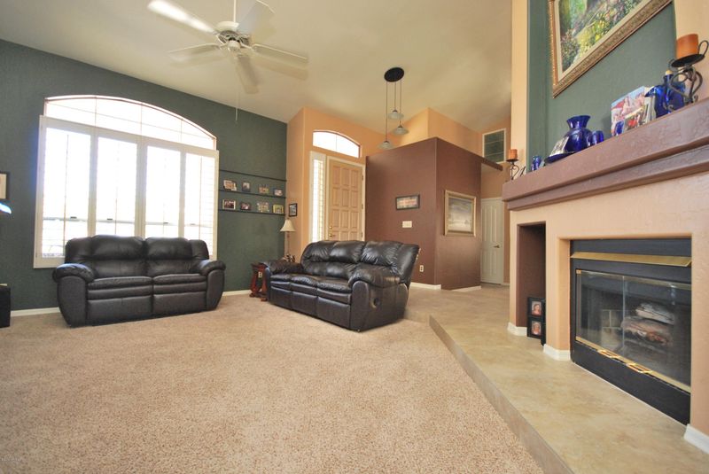2311 E Hiddenview Dr, Phoenix, AZ 85048