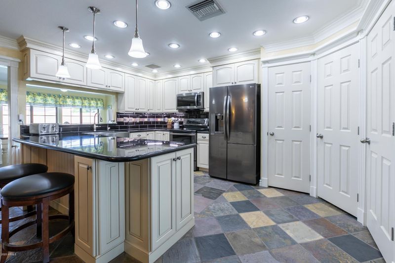 2312 E Concorda Dr, Tempe, AZ 85282