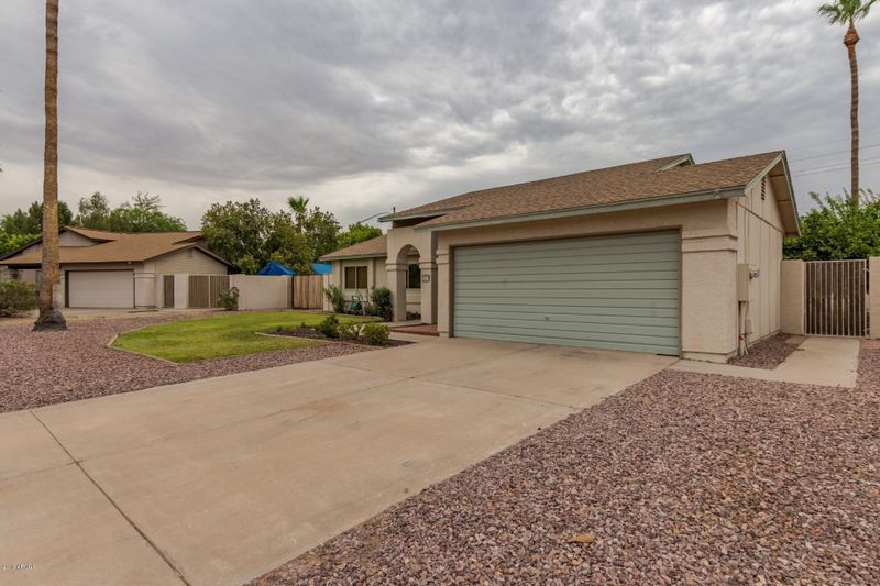 2313 E Flossmoor Cir, Mesa, AZ 85204