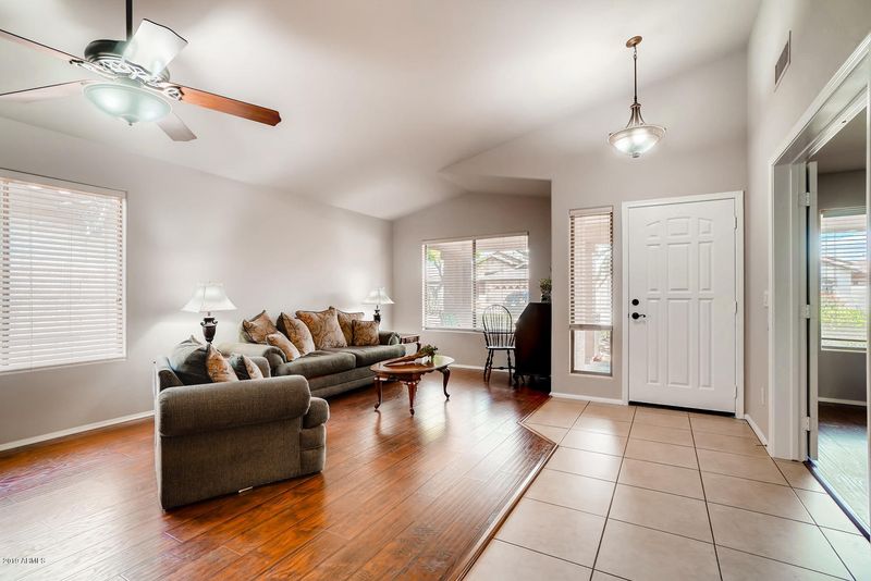 2313 W Bent Tree Dr, Phoenix, AZ 85085