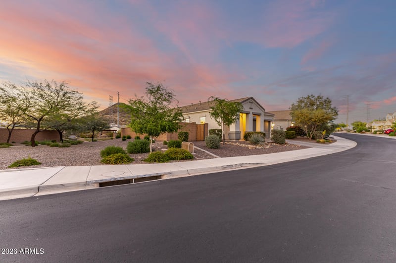 2314 Questa Dr, Phoenix, AZ 85024