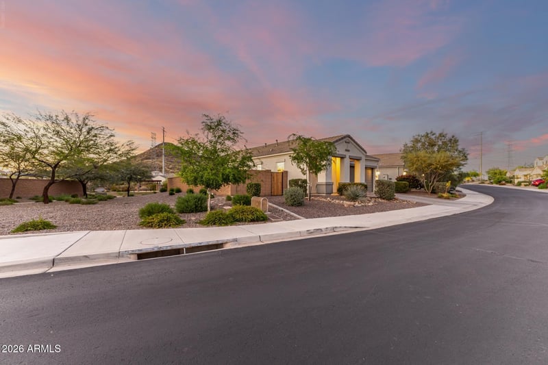 2314 Questa Dr, Phoenix, AZ 85024