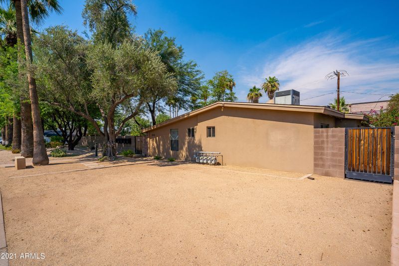 2314 N 46th St, Phoenix, AZ 85008