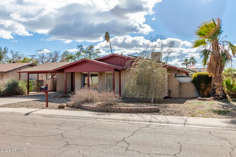 2317 W Laurel Ln, Phoenix, AZ 85029