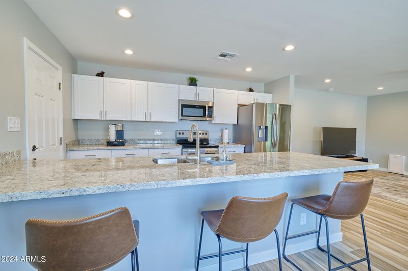 2318 E Laurel Ln, Phoenix, AZ 85028
