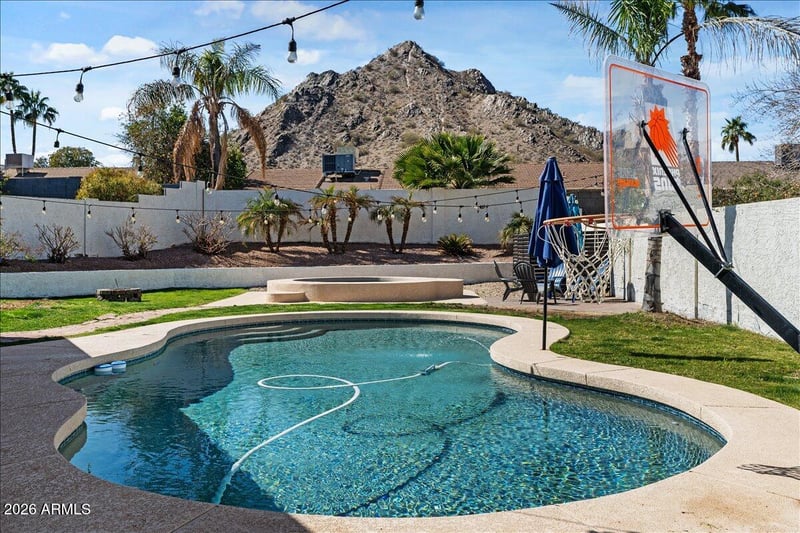 2318 E Yucca St, Phoenix, AZ 85028