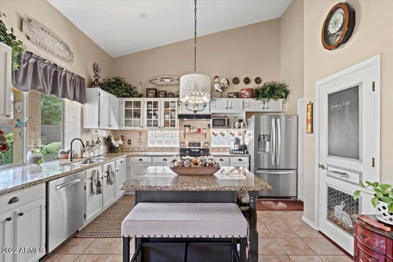 2320 E Hiddenview Dr, Phoenix, AZ 85048