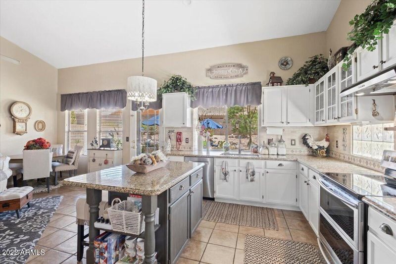 2320 E Hiddenview Dr, Phoenix, AZ 85048