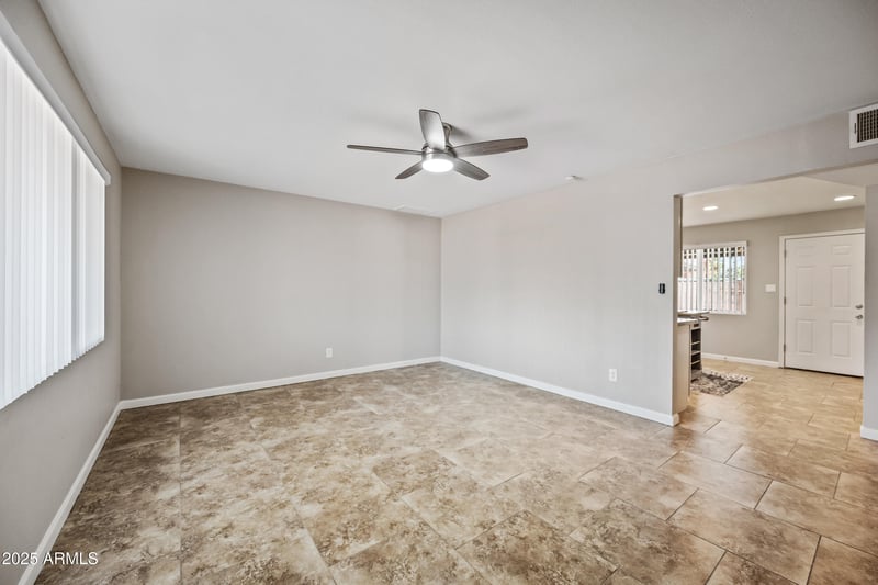 2320 Freeway Ln, Phoenix, AZ 85021