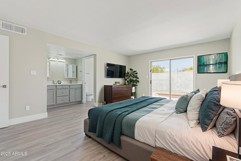 2320 Shangri La Rd, Phoenix, AZ 85028