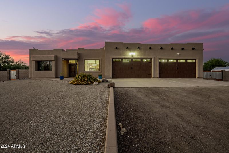 2320 W Hidden Valley Dr, Phoenix, AZ 85086