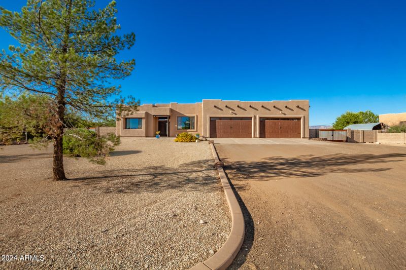 2320 W Hidden Valley Dr, Phoenix, AZ 85086