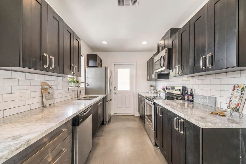 2322 E Earll Dr, Phoenix, AZ 85016